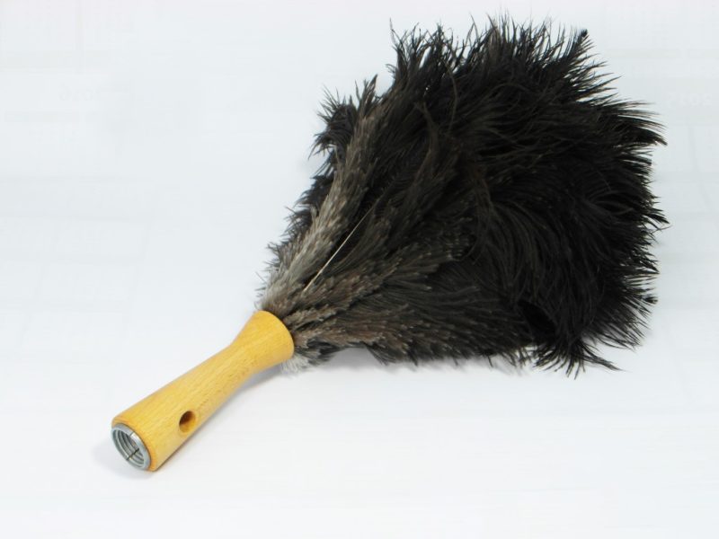 Struisvogel Plumeau met korte houten steel 35 cm